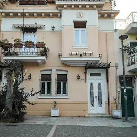 Unique Sunlit House Overlooking The Acropolis